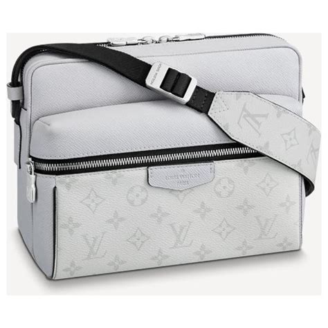 louis vuitton umhängetasche herren weiß|louis vuitton herrentasche herren.